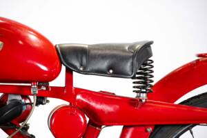 Image 16/42 of Moto Guzzi Motoleggera 65 (1954)