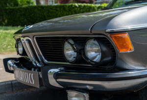 Image 8/29 of BMW 3,3 L (1975)