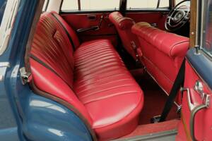 Image 30/76 de Mercedes-Benz 220 S b (1963)