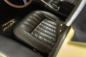Immagine 26/32 di Jaguar E-Type (1969)