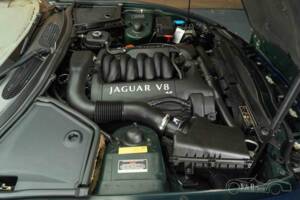 Image 6/19 de Jaguar XK8 4.0 (1998)