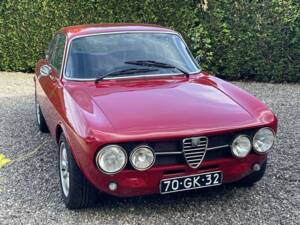 Immagine 4/8 di Alfa Romeo 2000 GT Veloce (1975)