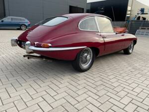 Image 3/9 de Jaguar Type E (2+2) (1967)