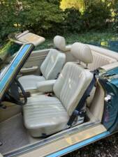 Image 16/30 of Mercedes-Benz 560 SL (1988)