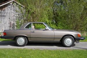 Bild 3/19 von Mercedes-Benz 560 SL (1989)