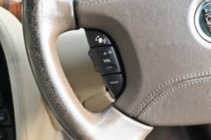 Image 32/50 of Jaguar XJ 8 4.2 (2006)