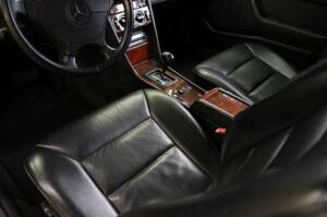 Bild 21/35 von Mercedes-Benz E 320 (1993)