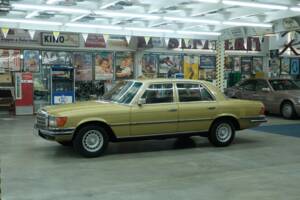 Image 3/50 de Mercedes-Benz 280 SE (1975)