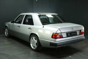Bild 4/50 von Mercedes-Benz 300 E-24 (1992)