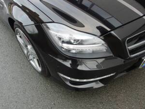 Image 27/97 of Mercedes-Benz CLS 63 AMG S 4MATIC (2013)