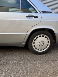 Bild 24/41 von Mercedes-Benz 190 E 2.0 (1992)