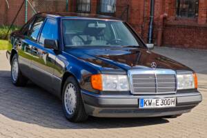 Bild 25/26 von Mercedes-Benz 300 E (1991)