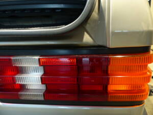 Image 71/77 de Mercedes-Benz 190 E 2.3 (1988)