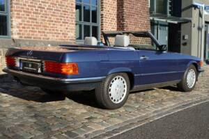 Image 17/43 of Mercedes-Benz 300 SL (1989)