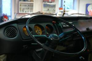 Bild 16/38 von Volkswagen T2b Camper (1974)