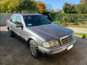 Image 1/11 of Mercedes-Benz C 220 Diesel (1995)