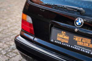 Immagine 14/44 di BMW 328i Touring (1997)