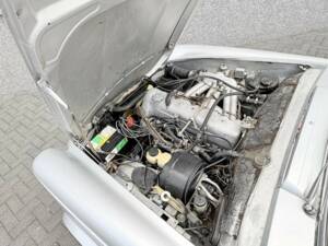 Image 37/50 of Mercedes-Benz 230 SL (1966)