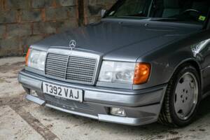 Image 31/43 of Mercedes-Benz 300 CE 3.2 AMG (1990)