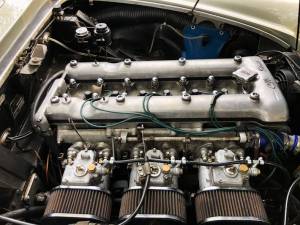 Image 37/50 of Alfa Romeo 2600 Spider (1964)