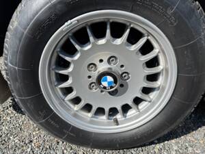 Bild 38/40 von BMW 524td (1985)