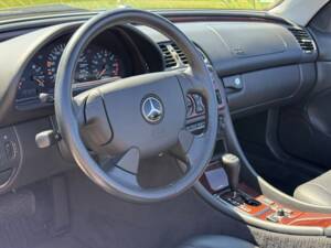 Immagine 13/19 di Mercedes-Benz CLK 230 Kompressor (1999)