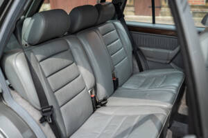 Image 42/66 of Mercedes-Benz 200 TE (1989)