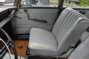Afbeelding 22/50 van Mercedes-Benz 230 S (1967)