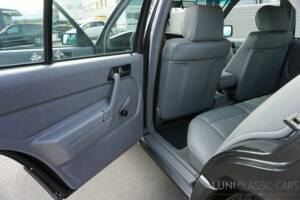 Immagine 39/47 di Mercedes-Benz 190 E 2.3 (1992)