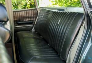 Image 24/28 of Ford LTD Country Squire (1968)