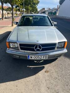 Image 40/77 of Mercedes-Benz 380 SEC (1982)