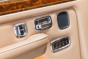Image 6/32 de Rolls-Royce New Silver Spur (1996)