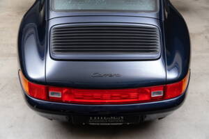 Image 17/24 of Porsche 911 Carrera (1993)