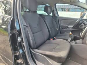 Bild 8/15 von Renault Clio Grandtour 1.5 dCi 90 (2015)