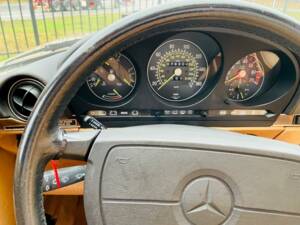 Image 16/36 of Mercedes-Benz 560 SL (1988)
