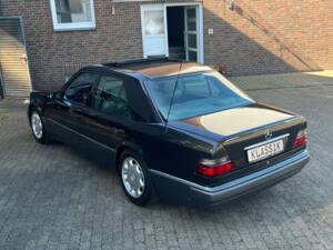 Imagen 8/64 de Mercedes-Benz E 500 (1993)