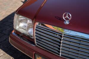 Bild 5/42 von Mercedes-Benz E 200 (1997)