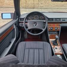 Immagine 5/162 di Mercedes-Benz 230 CE (1989)