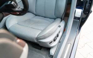 Image 25/55 of BMW 740i (1997)