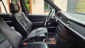 Imagen 4/69 de Mercedes-Benz 190 E 2.3-16 (1985)