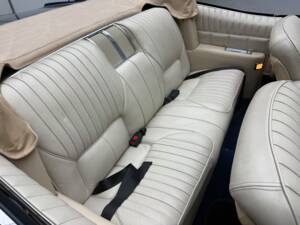 Image 19/23 of Oldsmobile Ninety-Eight (1968)