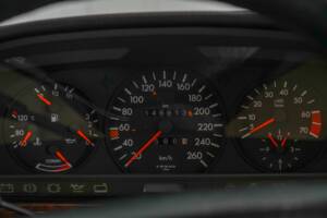 Image 9/41 of Mercedes-Benz 560 SEC (1990)