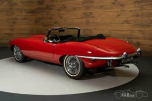 Image 6/19 de Jaguar E-Type (1969)