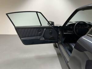 Immagine 11/15 di Porsche 911 Carrera 3.2 (1988)