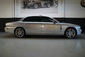 Image 23/50 of Jaguar XJ 8 4.2 (2007)