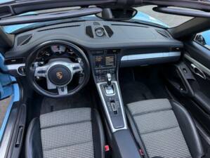 Immagine 10/27 di Porsche 911 Targa 4 GTS (2015)