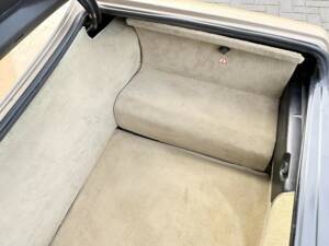 Image 32/50 of Mercedes-Benz 560 SL (1987)