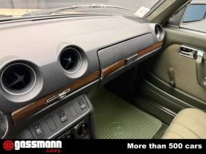 Image 12/15 de Mercedes-Benz 200 (1983)