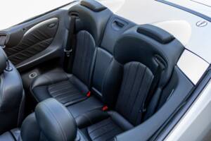 Image 37/50 of Mercedes-Benz CLK 55 AMG (2003)