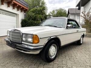 Image 8/24 de Mercedes-Benz 230 CE (1985)